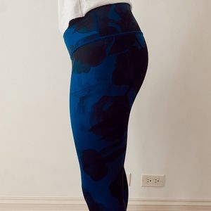 LULULEMON CROPPED LEGGINGS!